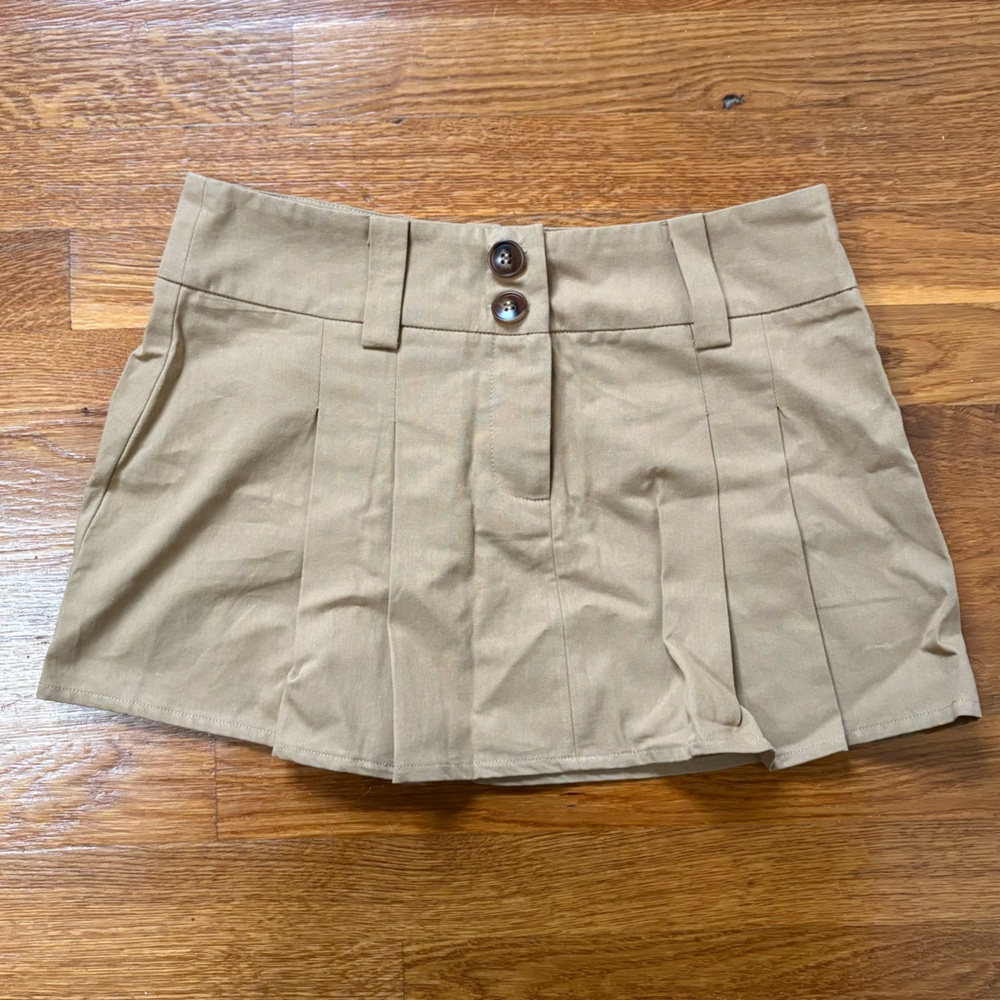 Forever 21 Khaki Micro Mini Pleated Skirt. Size Small.